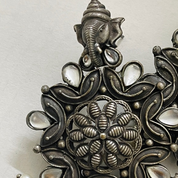 A beautiful oxidised silver earrings - Picture 2 of 4